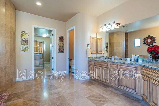 Building Photo - 2720 E Jade Pl