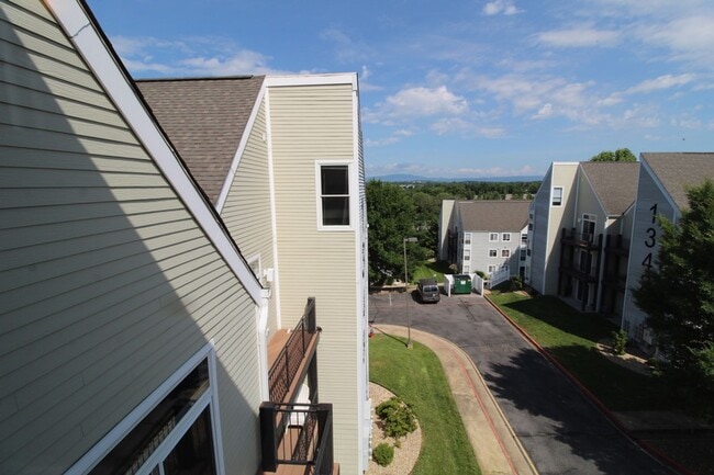 Building Photo - 1348 Hunters Rd