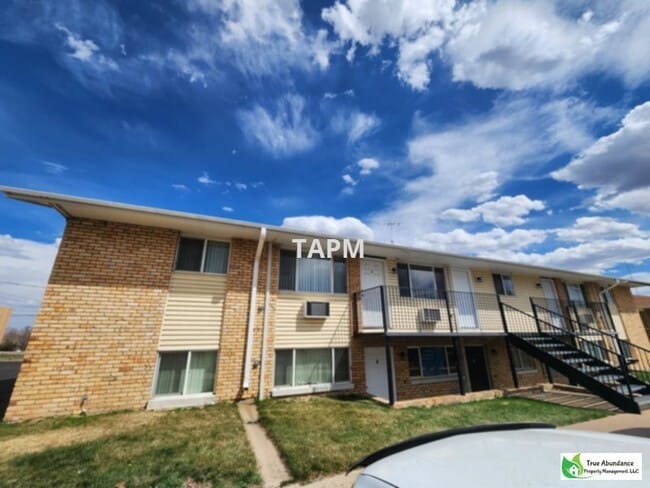 Primary Photo - Lovely Two Bedroom Apartment Ready for Mov...
