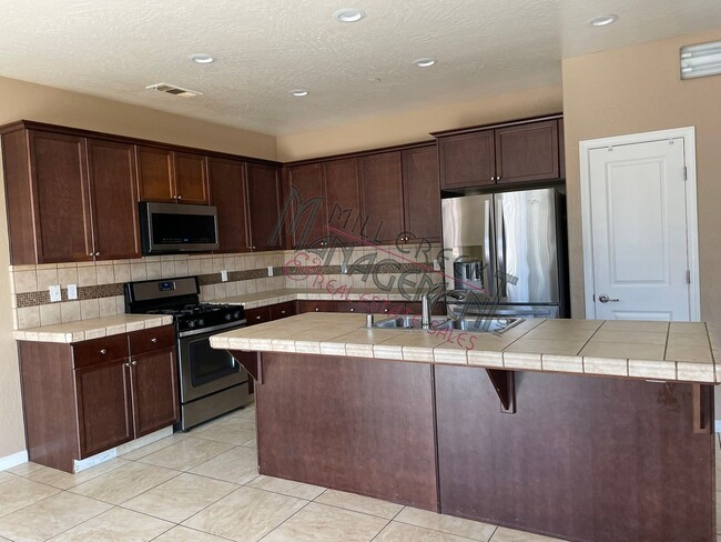 Building Photo - $500 OFF FIRST MONTHS RENT
