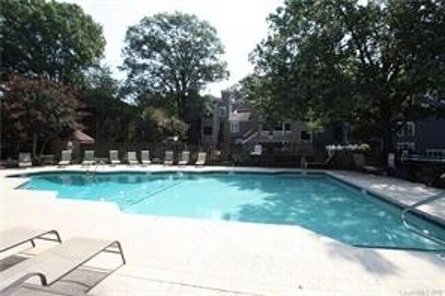 Building Photo - 1st Floor unit in Fourth Ward