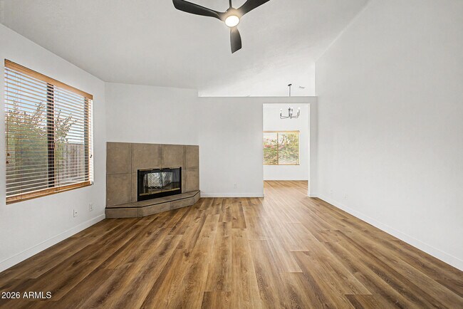 Building Photo - 921 S Val Vista Dr