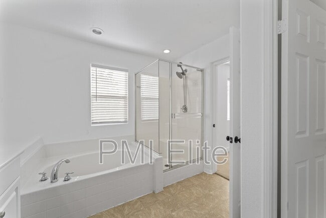 Building Photo - 24619 Montevista Cir