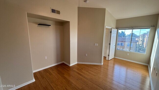 Building Photo - 1920 E Bell Rd