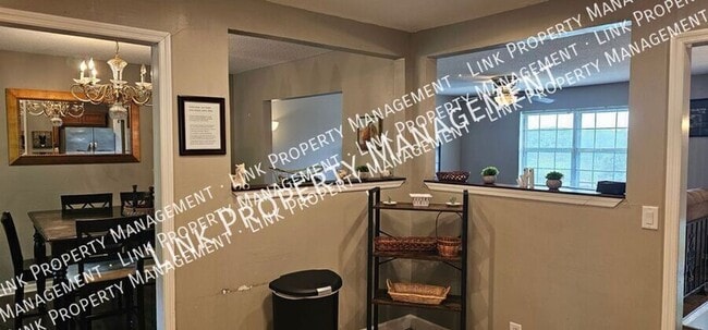 Building Photo - 2433 Meade Cir