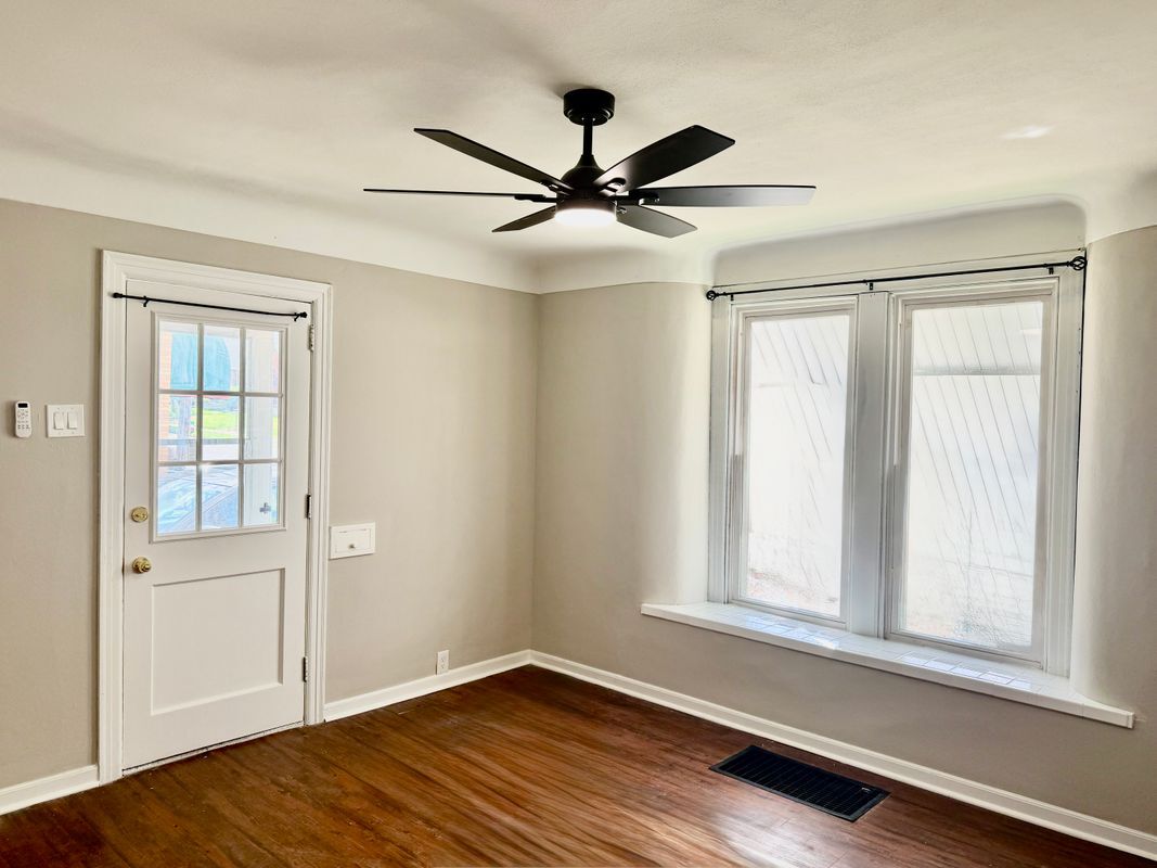 Building Photo - 1928 Macklind Ave