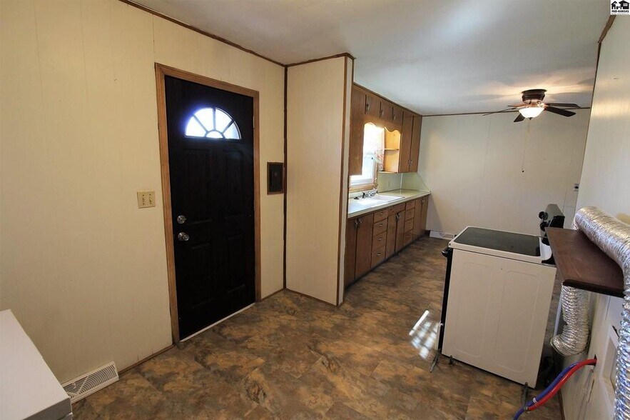 Kitchen - 408 S Garfield Ave