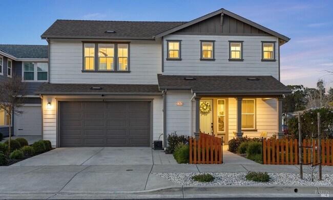 Building Photo - 1747 Linden Ln