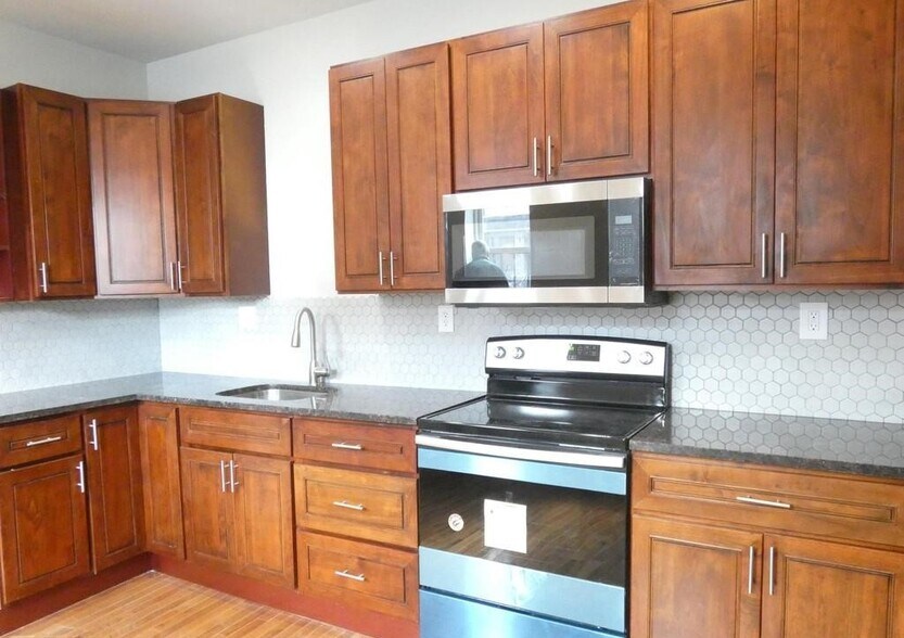 Kitchen - 3400 Emerald St