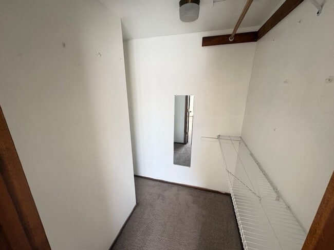 Building Photo - 975 Wilson Ave