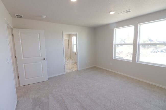 Building Photo - Now Leasing in Bend – 4/2.5 New Constructi...