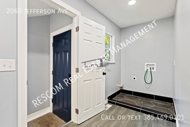 Building Photo - 2060 Jefferson Ave