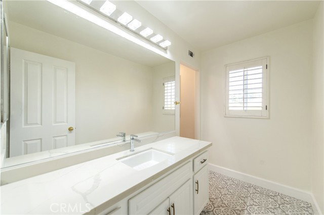 Building Photo - 3 Birchwood