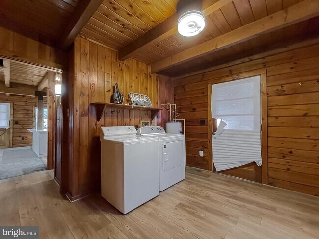 Building Photo - 23581 Belmar Dr