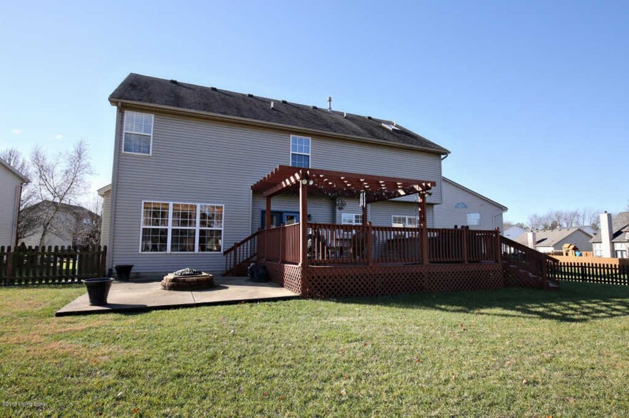 Back Deck - 9219 Eminence Ct