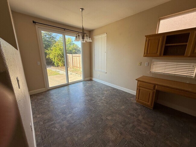 Building Photo - 3389 Bonaire Rd