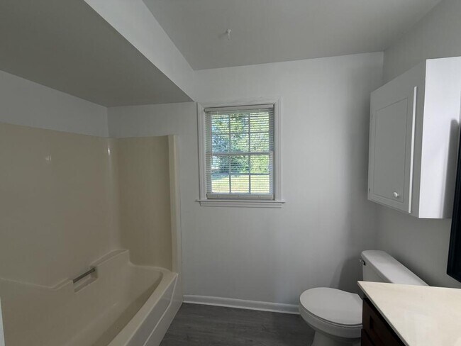 Building Photo - 13 Wedgefield Dr