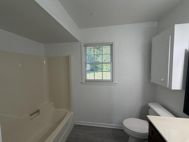 Building Photo - 14 Wedgefield Dr