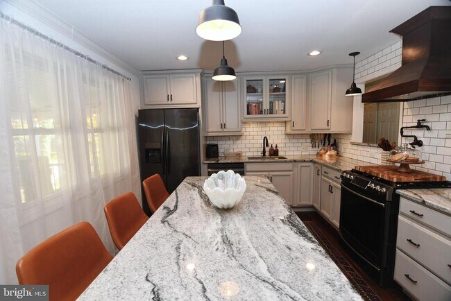 Building Photo - 1 Orchard Ln