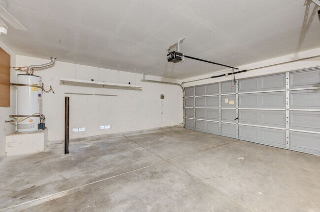 Building Photo - Rare Single Story Home with hard flooring!