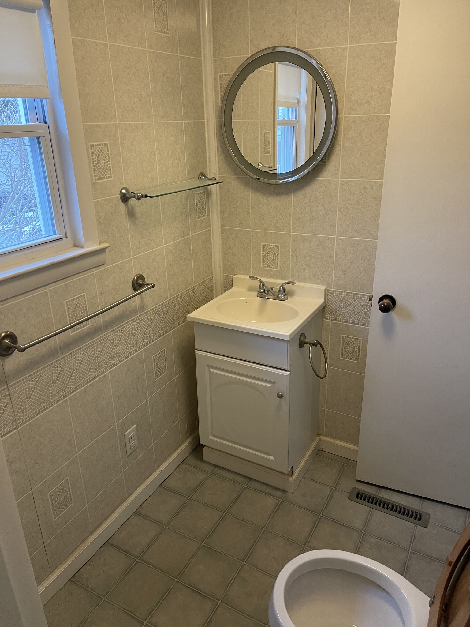 Building Photo - 215 N Irvine St