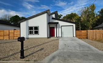 Building Photo - 513 Sabine St