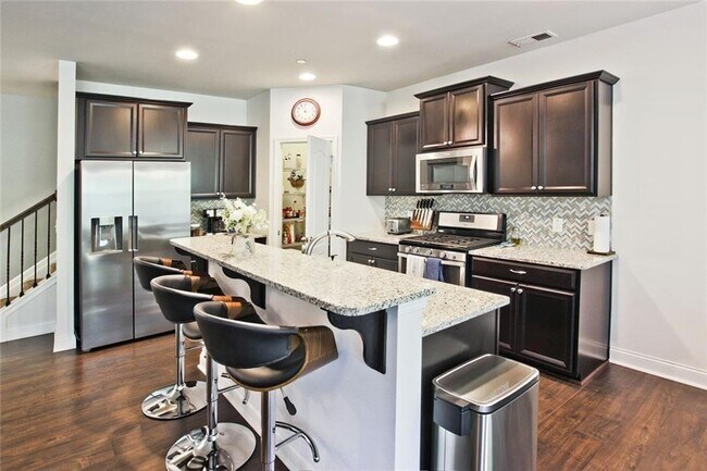 Building Photo - 112 Davina Dr