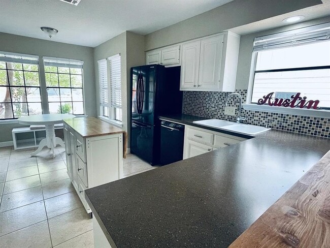 Building Photo - 2503 Monarch Dr