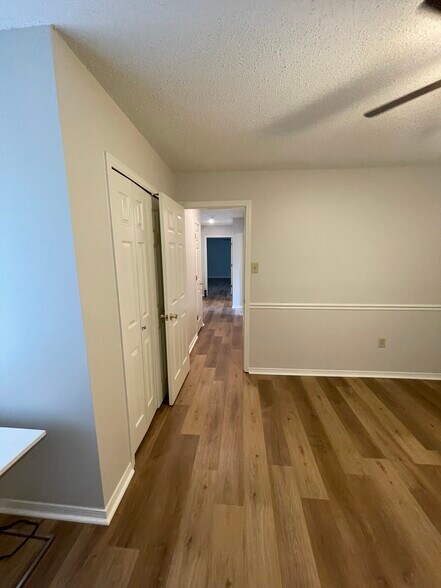 Building Photo - 66 Woodlore Cir