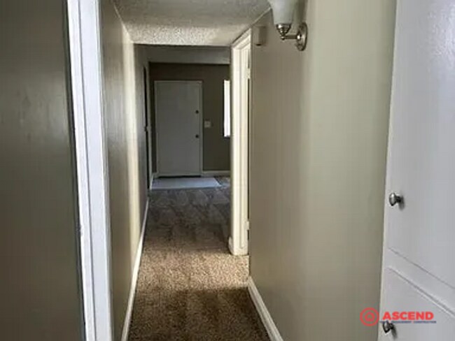 Building Photo - 3 Bedroom Home in East Bakersfield