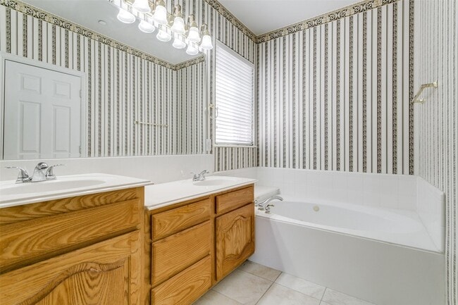 Building Photo - 511 Poplar Ln