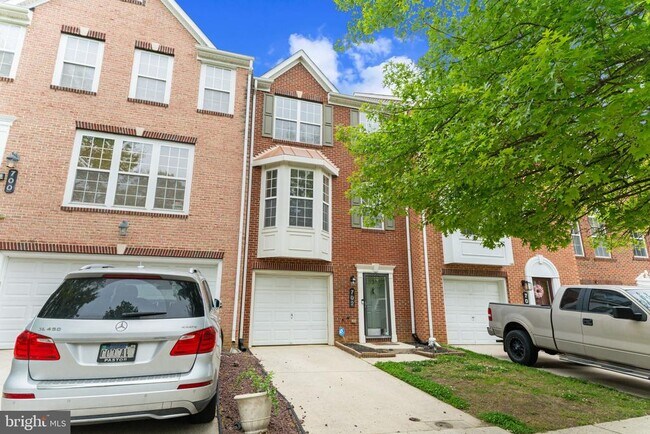 Building Photo - 702 Anoosh Ct