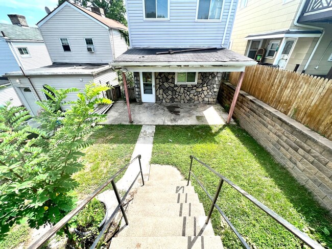 Building Photo - Mt Washington, 2 Bed 1.5 Bath House with Parking, A/C, Patio and More!