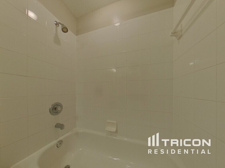 Building Photo - 2636 Cahill Way