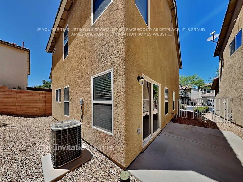 Building Photo - 133 Gilliflower Ave