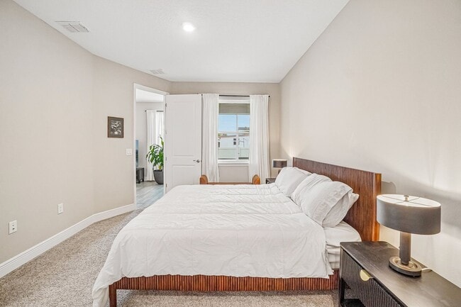 Building Photo - Heritage Oaks gated community 3/2.5/2 Townhome