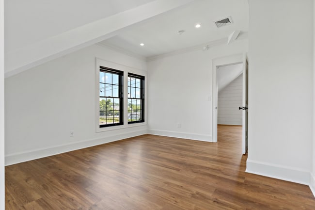 Building Photo - 99 Lynde St