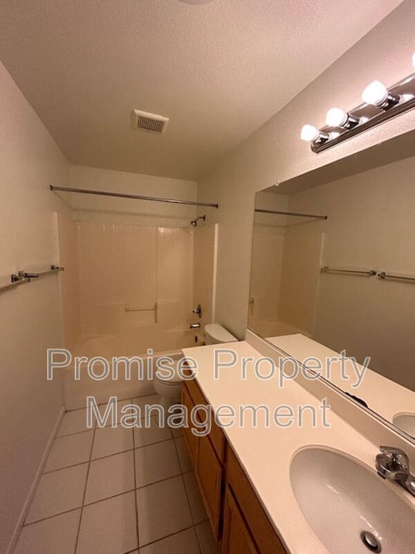 Building Photo - 1281 Avenida Amistad