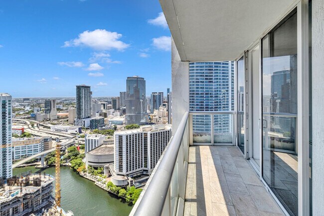 Building Photo - 485 Brickell Ave