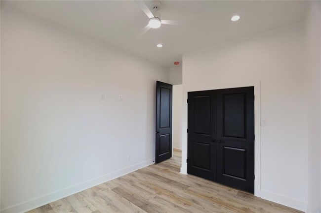 Building Photo - 609 E 38th St