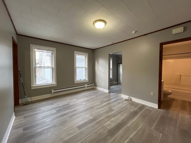 Building Photo - 1222 Main St