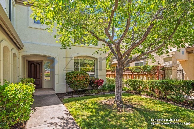 Building Photo - 914 Vista Pointe Dr