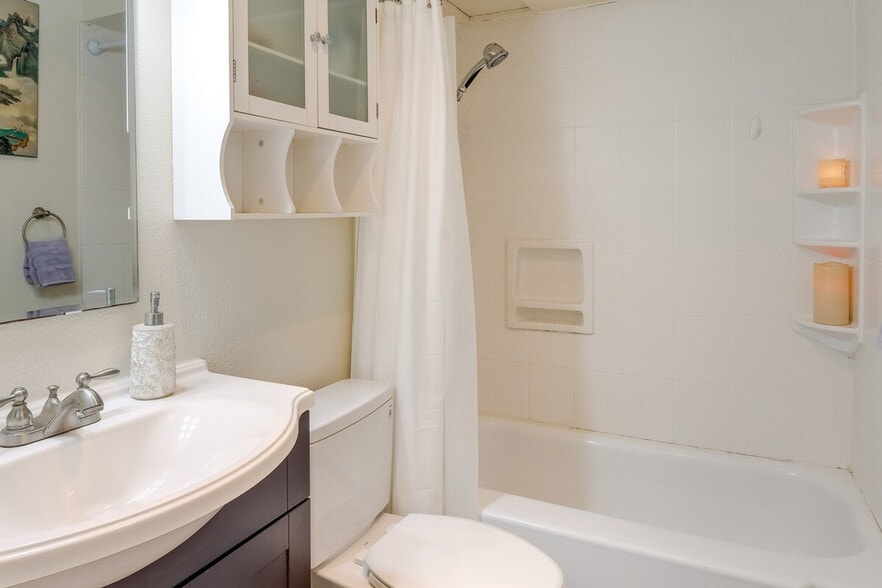 Building Photo - 4730 Noyes St