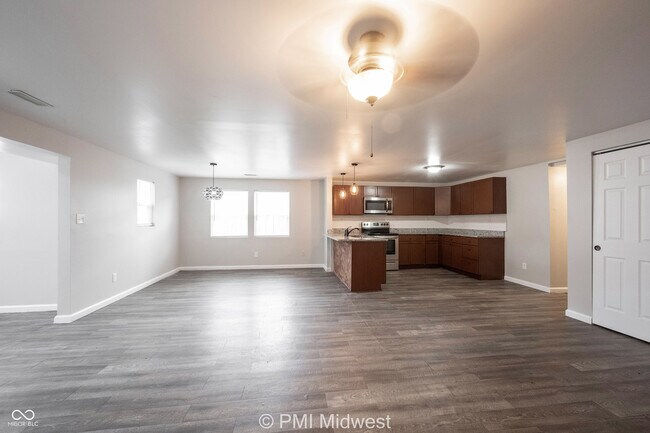 Building Photo - 955 N Traub Ave