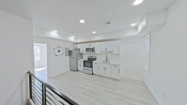 Building Photo - 3331 N Howard St