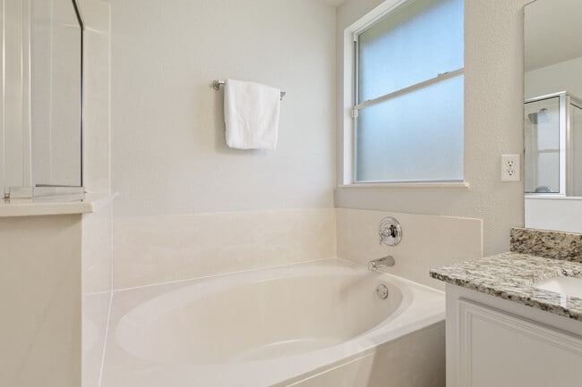 Building Photo - 709 Bighorn Dr
