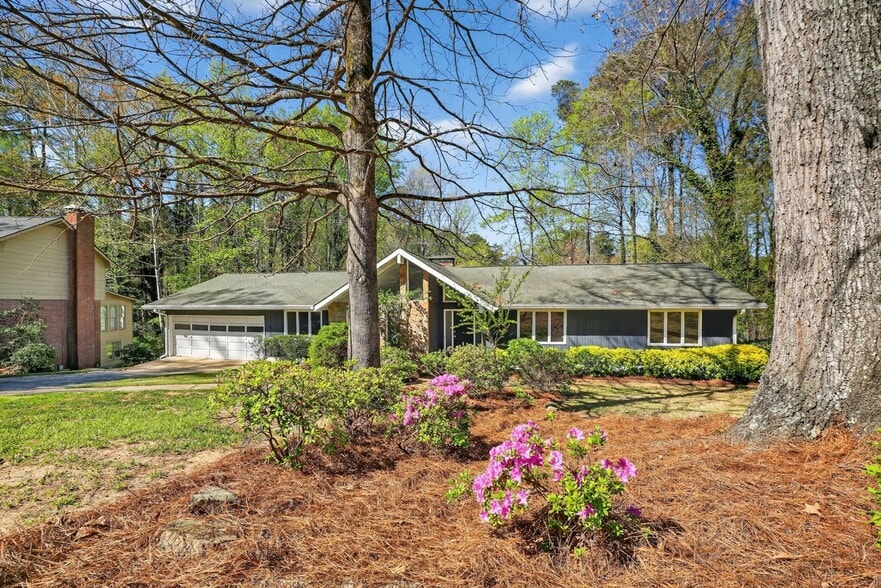 Building Photo - 194 Millbrook Farm Rd