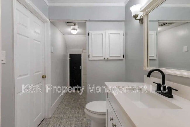 Building Photo - 1921 Reynolds St