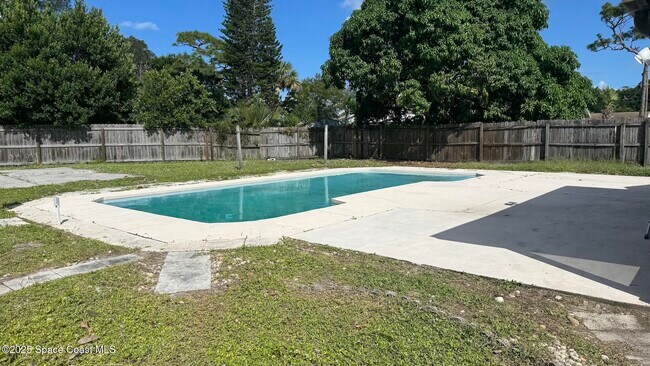 Building Photo - 496 Poinciana Dr