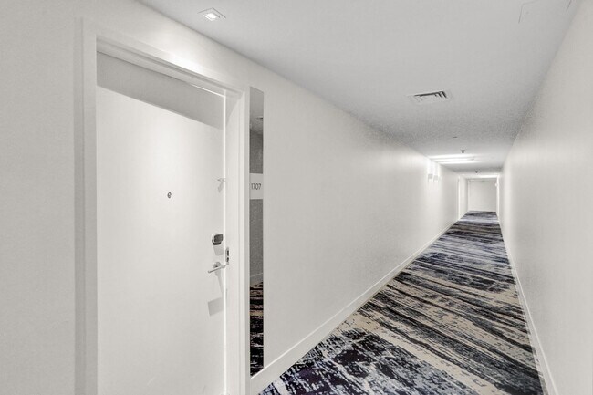 Building Photo - 3101 Bayshore Dr